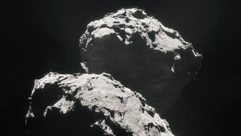 Kometen wie "Chury" könnten dereinst bei Einschlägen auf die junge Erde die Bausteine für die Entstehung des Lebens mitgebracht haben. Nur der wichtige Baustein Stickstoff schien seltsamerweise im Kometen zu fehlen. Forschende konnten dieses Rätsel nun…
