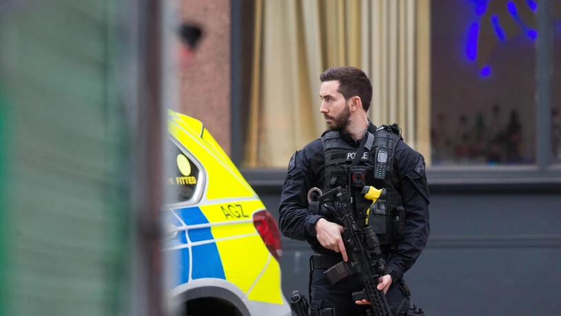 Sicherheitskräfte patrouillieren in Streatham im Süden von London.