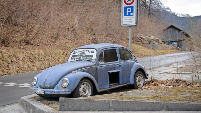 Der alte VW Käfer an der Buchholzstrasse in Glarus hat sicher schon bessere Tage gesehen, dennoch ist er Fotograf Sasi Subramaniam sofort in sein geschultes Auge gestochen.