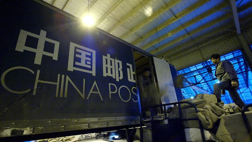 Wegen der beschränkten Transportkapazitäten nimmt die Schweizerische Post vorläufig keine Briefe und Pakete nach China mehr an. (Archivbild)