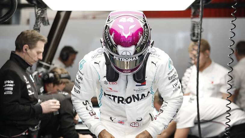 Bestzeit für den Weltmeister zum Auftakt der Formel-1-Testfahrten: Lewis Hamilton macht im Mercedes dort weiter, wo er 2019 aufgehört hat