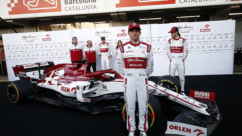 Kimi Räikkönen (vorne) sitzt erst am Donnerstag am Steuer des Alfa Romeo C39. Am Mittwoch kamen Antonio Giovinazzi und der Testfahrer Robert Kubica zum Einsatz. Der Italiener und der Pole belegten den letzten respektive drittletzten Platz