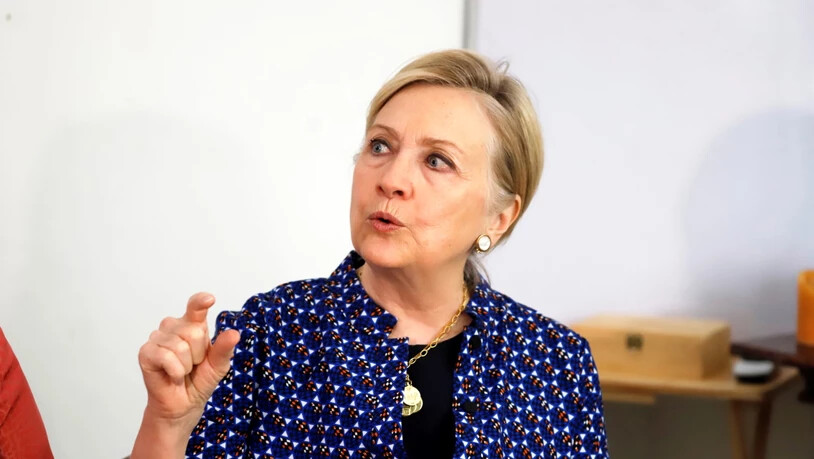Die ehemalige amerikanische Aussenministerin Hillary Clinton wird am Montag an der Berlinale erwartet. Sie soll die vierteilige Dokuserie "Hillary" der Filmemacherin Nanette Burstein vorstellen.