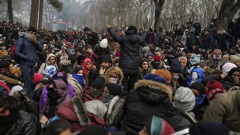 Tausende Migranten warten an der türkisch-griechischen Grenze darauf, nach Westeuropa weiterreisen zu können.