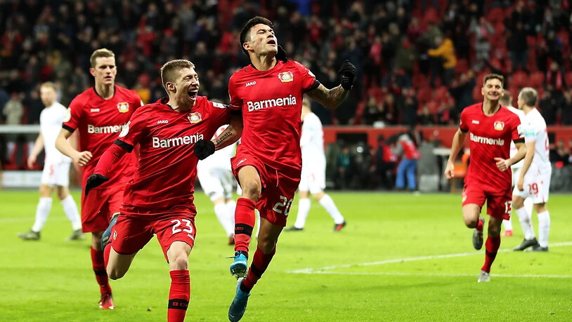 Aranguiz (20) freut sich über den Siegtreffer für Leverkusen