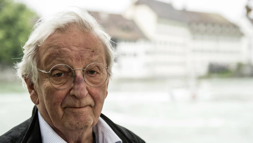 Der Schweizer Schriftsteller Peter Bichsel feiert am heutigen Dienstag seinen 85. Geburtstag. Von sich selbst sagt er, er sein kein leidenschaftlicher Schriftsteller. Aber er ist ein leidenschaftlicher Erzähler. (Archivbild)
