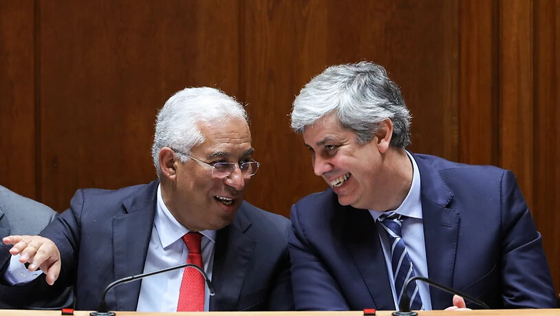 Mario Centeno (rechts), Chef der Eurogruppe, in einem Gespräch mit dem portugiesischen Premierminister Antonio Costa. (Archivbild)
