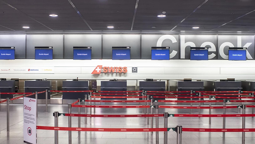 Die Coronavirus-Pandemie hat beim Flughafen Zürich zu einem Einbruch bei den Passagierzahlen im März geführt. Insgesamt sackte die Zahl der Reisenden um fast zwei Drittel ab. Im April wird es noch schlimmer. (Archiv)