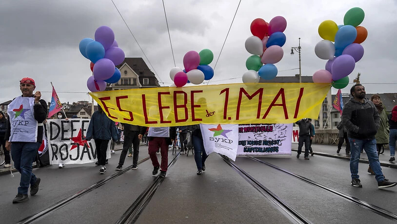 In Basel fand am Freitag trotz Versammlungsverbot eine unbewilligte 1. Mai-Kundgebung statt.