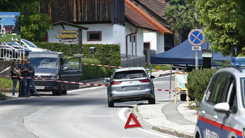 In Drobollach im österreichischen Kärnten ist eine Frau auf offener Strasse erschossen worden. Kurz zuvor war in einer nahen Ortschaft bereits eine andere Frau getötet worden. Die Polizei leitete eine landesweite Grossfahndung ein.
