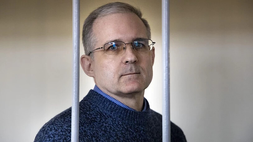 ARCHIV - US-Amerikaner Paul Whelan, der Ende 2018 wegen Spionageverdachts in Russland verhaftet wurde, steht hinter Gittern und wartet auf eine Anhörung in einem Gerichtssaal. Foto: Alexander Zemlianichenko/AP/dpa