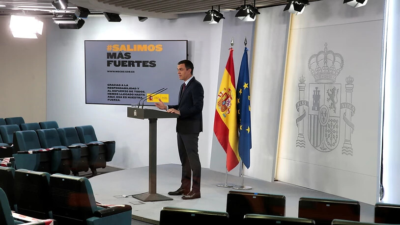 Der spanische Ministerpräsident Pedro Sanchez erläuterte am Samstag die Lockerungen der Massnahmen zur Eindämmung der Corona-Krise. Seit Sonntag herrscht im früheren Corona-Hotspot eine "neue Normalität". Nach genau 14 Wochen ging um Mitternacht der…