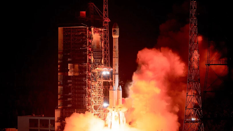 China hat am Dienstag nach eigenen Angaben den Start eines Beidou-Satelliten nachgeholt, der aufgrund technischer Probleme verschoben worden war. (Archivbild)