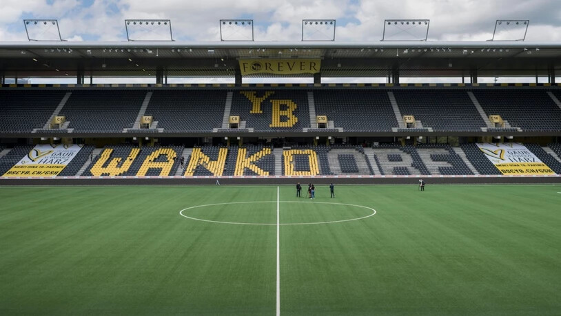 Der Berner Fussballtempel heisst ab Mittwoch nicht mehr "Stade de Suisse", sondern wieder "Wankdorf" - so wie früher. Am Montag wurden gelbe Sitze auf der Gegentribüne montiert.