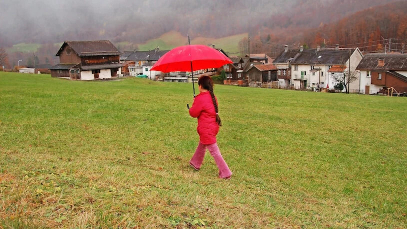 Nasser Juni: Die Glarnerinnen und Glarner benötigen den Regenschirm wohl öfter, als ihnen lieb ist. 