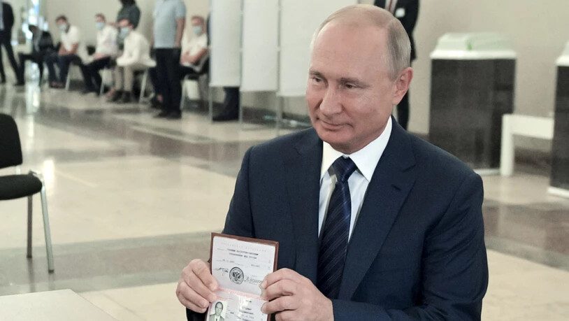 Wladimir Putin am Mittwoch in Moskau bei der Stimmabgabe.