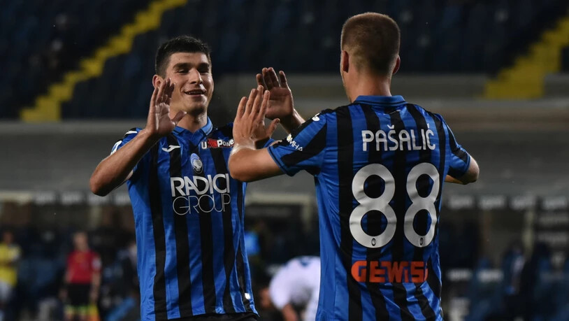 Atalanta Bergamo gegen Brescia in Torlaune: Dreifachtorschütze Marko Pasalic klatscht mit Ruslan Malinowski ab