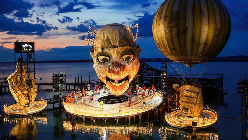 Diesen Sommer wäre wie bereits letztes Jahr Giuseppe Verdis
Oper "Rigoletto" auf der Bregenzer Seebühne aufgeführt worden.