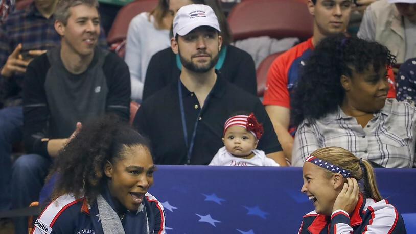 Die ganze Familie von Serena Williams (vorne links) samt Ehemann Alexis Ohanian (mit weissem Baseball-Cap) und Tochter Alexis Olympia investieren in ein Frauen-Fussball-Team für L.A.
