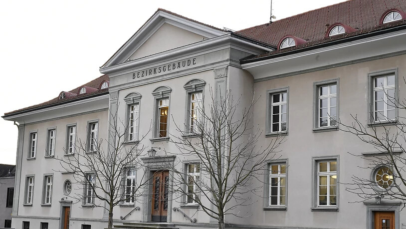 Am Freitag, 21. August 2020, muss sich eine 30-jährige Frau vor dem Bezirksgericht Bülach verantworten. Ihr wird vorgeworfen, ihren vierjährigen Sohn getötet zu haben. (Symbolbild)