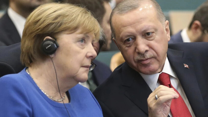 ARCHIV - Bundeskanzlerin Angela Merkel und Präsident Recep Tayyip Erdogan bei einem Treffen im Januar 2020. Merkel bemühte sich in Gesprächen mit der Türkei und Griechenland um Entspannung. Foto: Uncredited/Pool Presidential Press Service/AP Pool/dpa