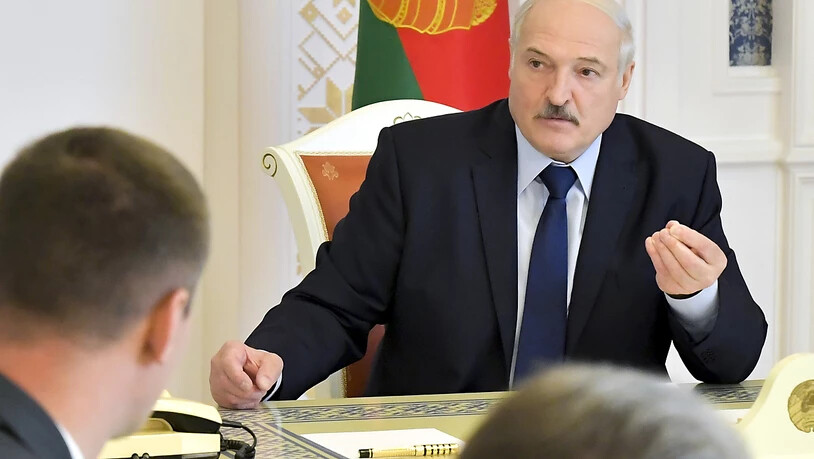 Alexander Lukaschenko, Präsident von Belarus. Bei den Protesten in Belarus gegen Wahlfälschung unter Präsident Lukaschenko sind insgesamt fast 7000 Menschen festgenommen worden. Die Polizei hat die Proteste mit Blendgranaten, Tränengas, Gummigeschossen…