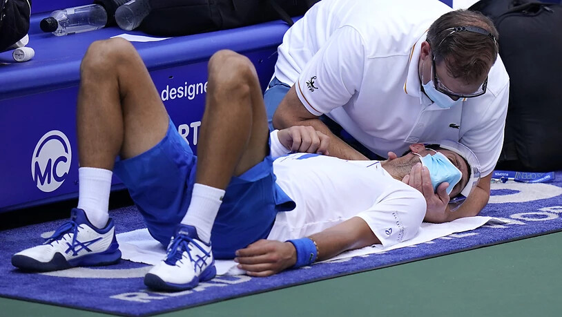Die Nachenprobleme, die Novak Djokovic letzte Woche noch leicht behinderten, sind noch nicht zu 100 Prozent wegkuriert, auch wenn sich Djokovic gegen Dzumhur nicht mehr auf dem Platz behandeln lassen musste
