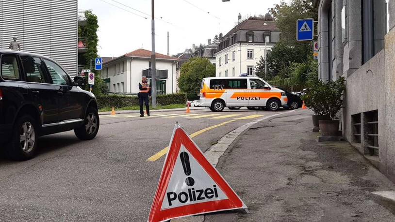 Bei einem Fall von schwerer häuslicher Gewalt wurden am Mittwoch in der Stadt St. Gallen mehrere Personen verletzt. Die Polizei stand mit einem Grossaufgebot im Einsatz und sperrte das Gebiet ab.