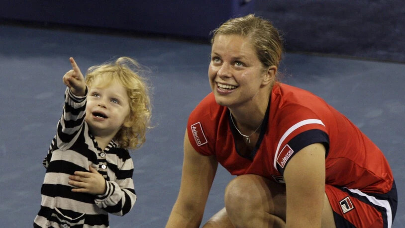 Schau mal, da ist Mami: Kim Clijsters mit Tochter Jada nach dem Gewinn des US Open 2009. Ein Jahr später verteidigte die Belgierin in New York den Titel und gewann auch noch am Australian Open 2011