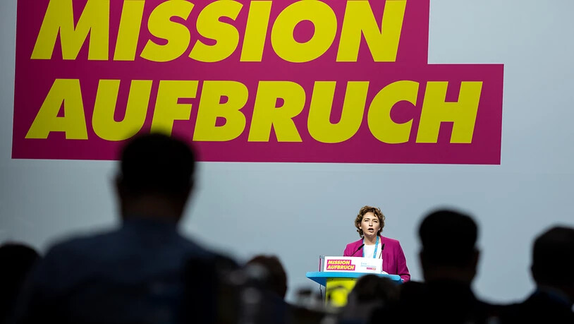 Nicola Beer, stellvertretende FDP-Vorsitzende, eröffnet den Bundesparteitag der Freien Demokraten (FDP) in Berlin. Foto: Bernd von Jutrczenka/dpa