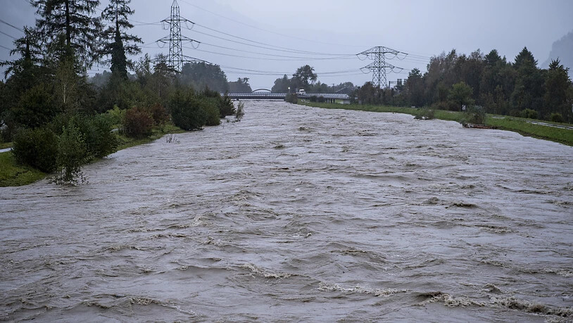 Die Reuss mit Hochwasser in Seefeld UR.