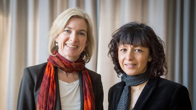 Die amerikanische Biochemikerin Jennifer A. Doudna (l) und die französische Mikrobiologin Emmanuelle Charpentier - hier bei der Verleihung des Paul Ehrlich- und Ludwig Darmstädter-Preises 2016 - haben nicht unerwartet den Nobelpreis für Chemie…
