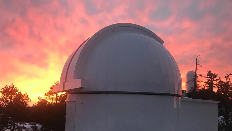Die Kuppel im National Astronomical Observatory of Mexico in San Pedro Mártir, unter der das Teleskop "SAINT-EX" steht. Dank Präzisionsinstrumenten ist es in der Lage, ausserhalb unseres Sonnensystems "ultra-kühle" Sterne auszumachen und sie umkreisende,…