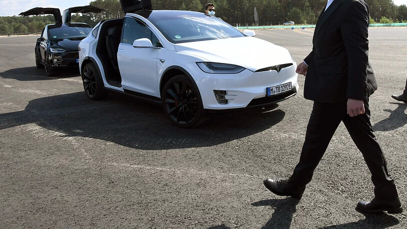 Der Elektroautopionier Tesla hat im dritten Quartal 2020 einen rekordhohen Umsatz erzielt. In deutschen Bundesland Brandenburg baut der US-Konzern eine neue Fabrik. (Archivbild)