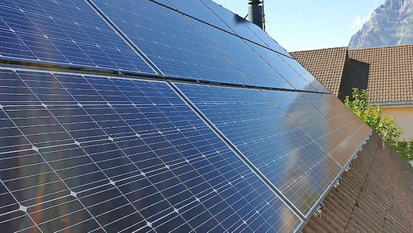 Stromkosten und Steuern sparen: Hausbesitzer profitieren mehrfach von den Solaranlagen auf ihrem Dach. 