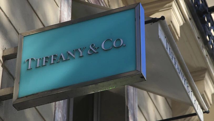 Das US-Schmucklabel Tiffany wird nun doch noch vom französischen LVMH-Konzern übernommen, allerdings zu einem tieferen Preis als ursprünglich vereinbart. Im Bild: Tiffany-Filiale an den Champs Elysees in Paris (Archivbild).