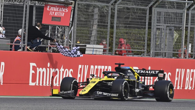 Als Dritter wurde beim 13. Saisonrennen Daniel Ricciardo abgewinkt. Der Australier sicherte Renault den ersten Podestplatz seit dem Wiedereinstieg vor vier Jahren als Werksteam