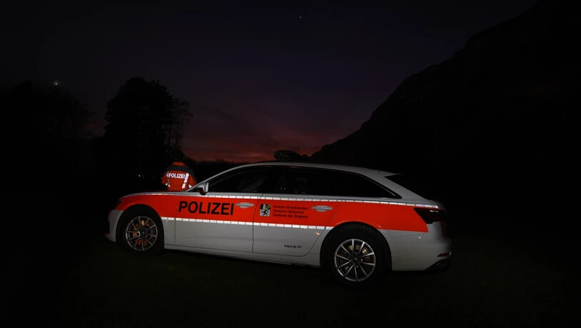 Die Kantonspolizei Graubünden musste am Donnerstagabend zu einem Einsatz in Splügen ausrücken.