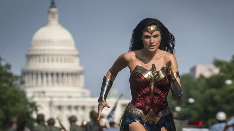 HANDOUT - Dieses von Warner Bros. Pictures am 19.11.2020 zur Verfügung gestellte Foto zeigt die Hauptdarstellerin Gal Gadot als Wonder Woman in einer Szene aus «Wonder Woman 1984». Foto: Clay Enos/Warner Bros Pictures/AP/dpa - ACHTUNG: Nur zur…