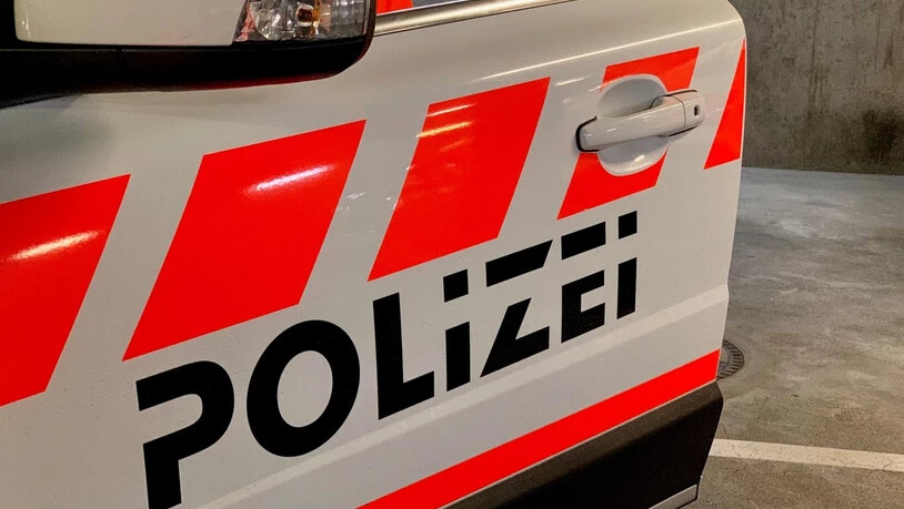  Die Kantonspolizei Glarus stand am Montagmorgen bei zwei Unfällen auf der A3 im Einsatz.