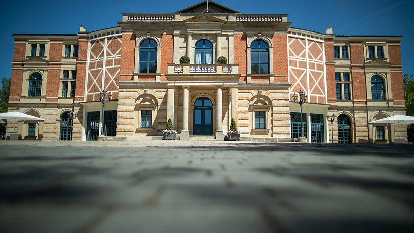 ARCHIV - Das Richard-Wagner-Festspielhaus in Bayreuth. Foto: Daniel Karmann/dpa
