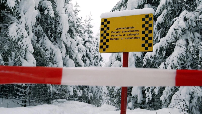 In Teilen der Alpen herrschte am Donnerstag sehr grosse Lawinengefahr. Es handelt sich dabei um die höchste der fünf Gefahrenstufen. Auch sehr grosse spontane Lawinen sind möglich. (Archivbild)