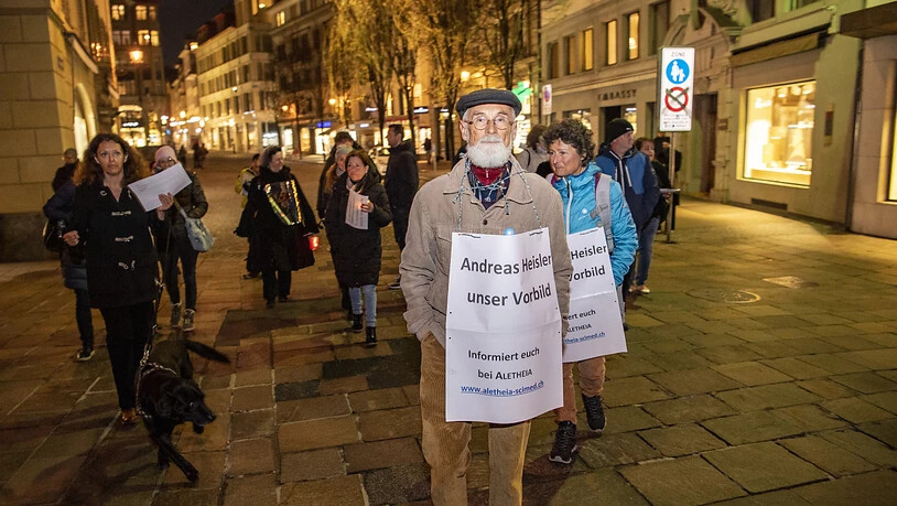 Rund 350 Personen nahmen am Montagabend an der Solidaritätsdemonstration in Luzern teil.