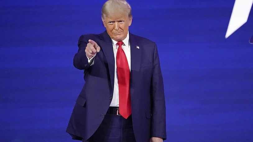 Donald Trump, ehemaliger Präsident der USA, kommt zur Konferenz CPAC, einer Veranstaltung konservativer Aktivisten. Foto: John Raoux/AP/dpa