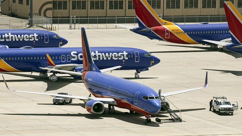 Die US-Billigfluggesellschaft Southwest Airlines hat bei Boeing weitere 100 Maschinen der Modellreihe 737 Max bestellt. Seitdem das gegen den Flieger wegen zweier Abstürze verhängte Flugverbot aufgehoben worden ist, gehen wieder vermehrt Bestellungen bei…