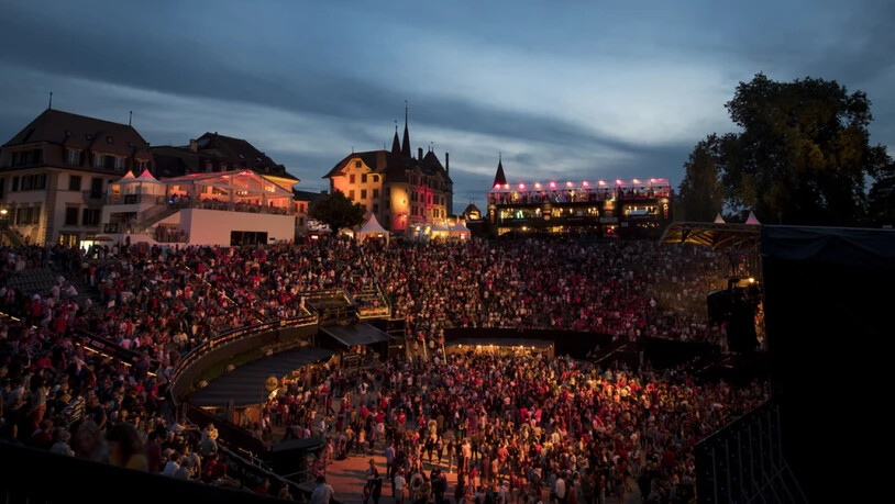 Auch 2021 wird sich das Rock OZ'Arènes in der Arena von Avenches nicht so präsentieren wie vor Corona: Die Ausgabe zum 30-jährigen Jubiläum wurde erneut verschoben. Und: Ob das Festival aus der finanziellen Notlage herausfindet, bleibt weiterhin offen. …