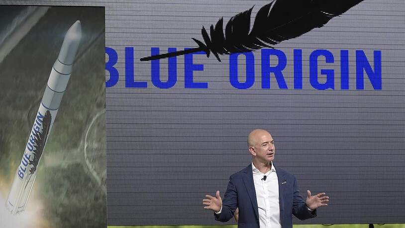 Das von Amazon-Gründer Jeff Bezos (Bild) unterstützte US-Raumfahrtunternehmen Blue Origin geht gegen die Vergabe des Nasa-Auftrags für eine Mission zum Mond an den Rivalen SpaceX vor. (Archivbild)