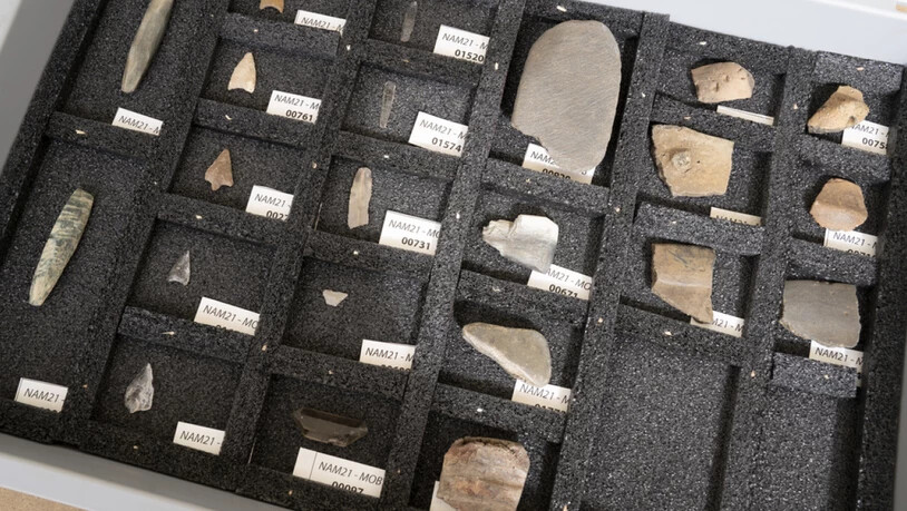 Zu den ersten Funden gehörten Werkzeuge aus Bergkristall und Feuerstein.