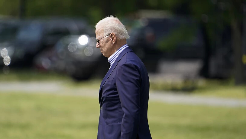 US-Präsident Joe Biden auf dem Rasen vor dem Weißen Haus. Foto: Alex Brandon/AP/dpa