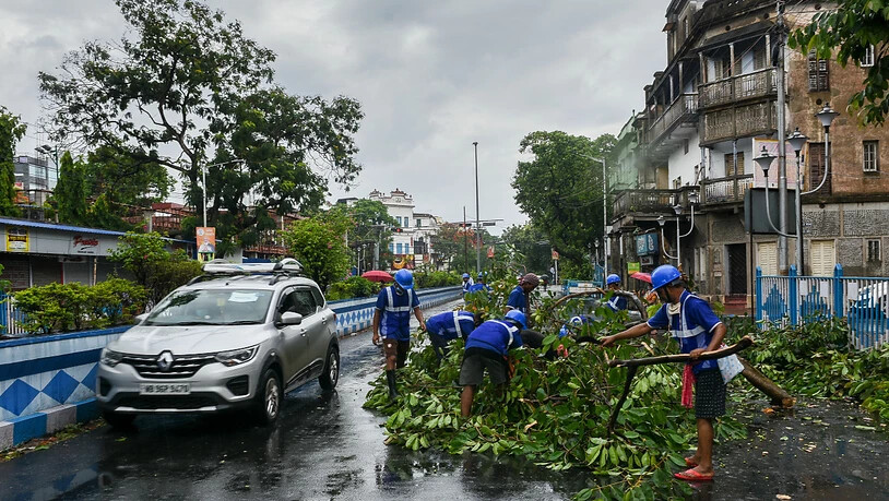 Insgesamt sind mehr als 1,5 Millionen Menschen in Notunterkünfte untergekommen. Der indische meteorologische Dienst erwartet, dass der Zyklon Windgeschwindigkeiten von bis 165 km/h, viel Regen und hohe Wellen mit sich bringen wird. Foto: Debarchan…